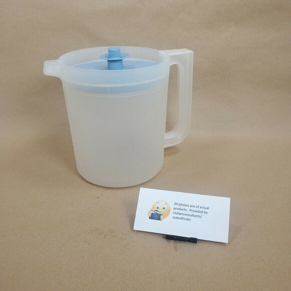 Vintage Tupperware 1.5 Qt Pitcher w/ Lid #1575 Blue Plastic - Picture 1 of 6